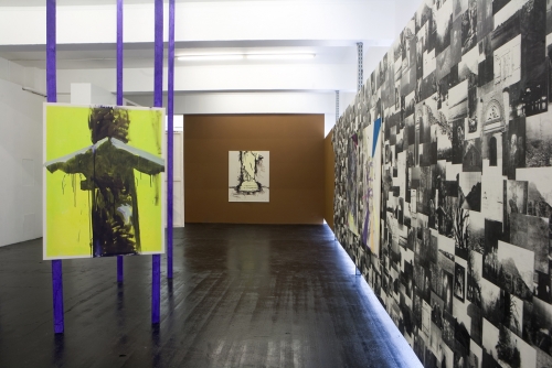 Bildlink zu: Carsten Fock, Kosmos der Angst, Installation view SEPTEMBER, 2011, Foto: David Oliveira (Link zu http://www.september-berlin.com)