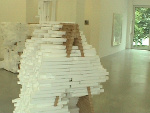 Skulptur A von Tobias Putrih in der Galerija Gregor Podnar, Berlin (Foto: kk)
